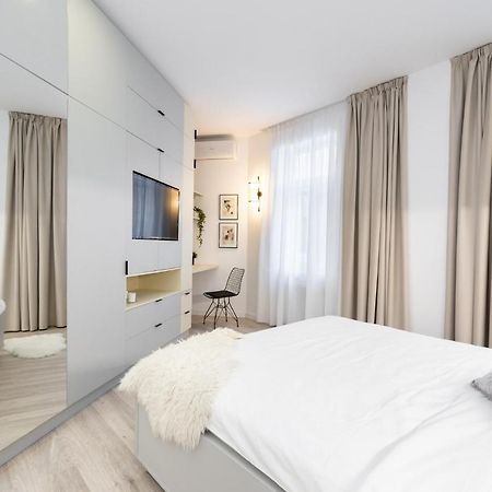 Four Bedroom Apartment, Old Town Bucharest Exterior photo